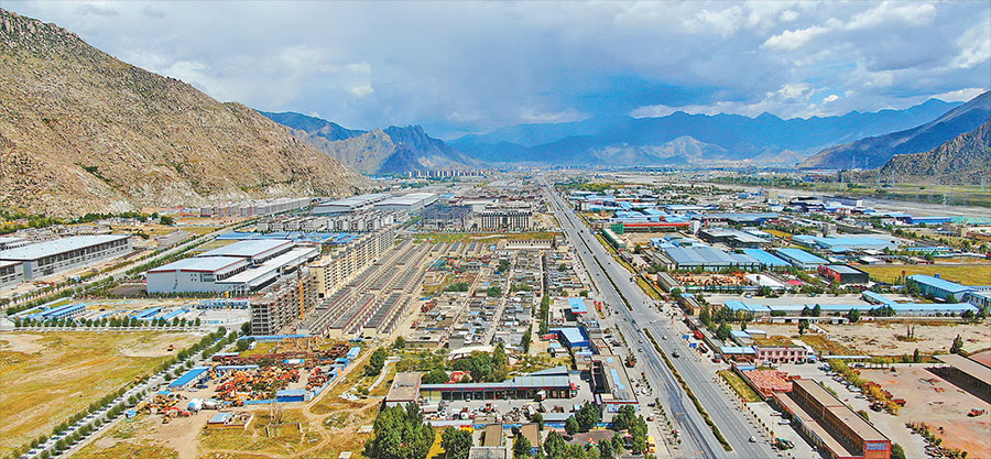 ལྷ་ས་གྲོང་ཁྱེར་སྟོད་ལུང་བདེ་ཆེན་ཆུས་ཀྱིས་གསར་གཏོད་ལ་བརྟེན་ནས་དེང་རབས་ཐོན་ལས་མ་ལག་བསྐྲུན་ཏེ་ལྟེ་བའི་འགྲན་རྩོད་ནུས་པ་ཆེ་རུ་གཏོང་བ།